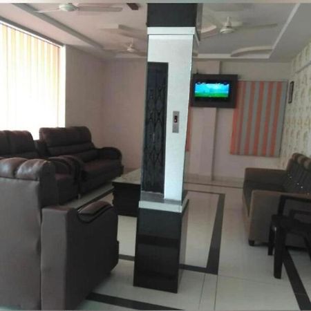 Oyo Flagship 80855 Hotel R Grand Vijayawāda Exterior foto