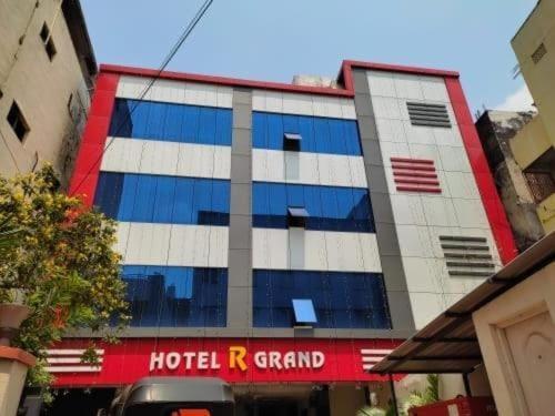 Oyo Flagship 80855 Hotel R Grand Vijayawāda Exterior foto